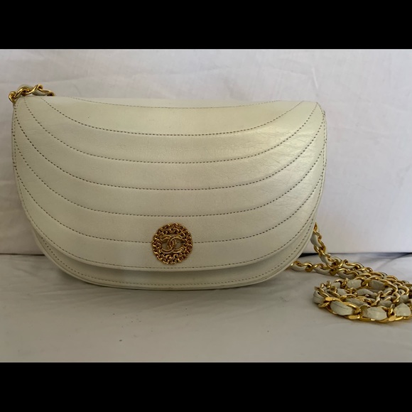 🥳Chanel flap handbag cream colored softest lamb! Authentic- - Picture 2 of 8